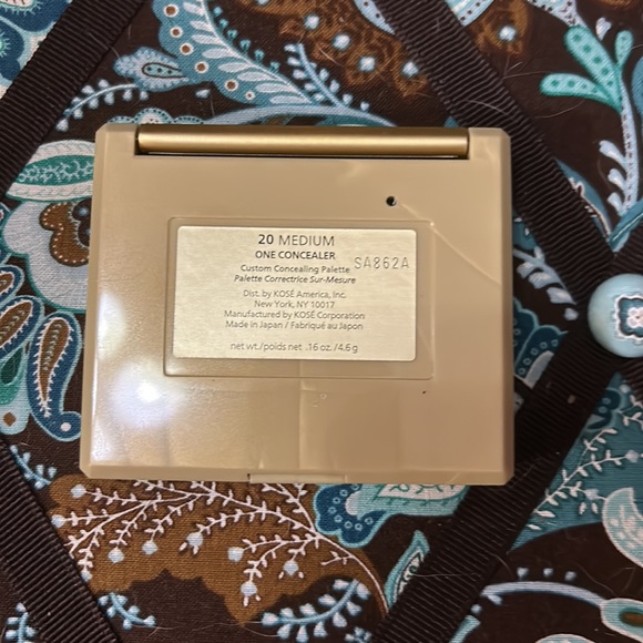 ONE by KOSE Skincolor One Concealer Custom Concealing Palette Medium - Picture 5 of 5